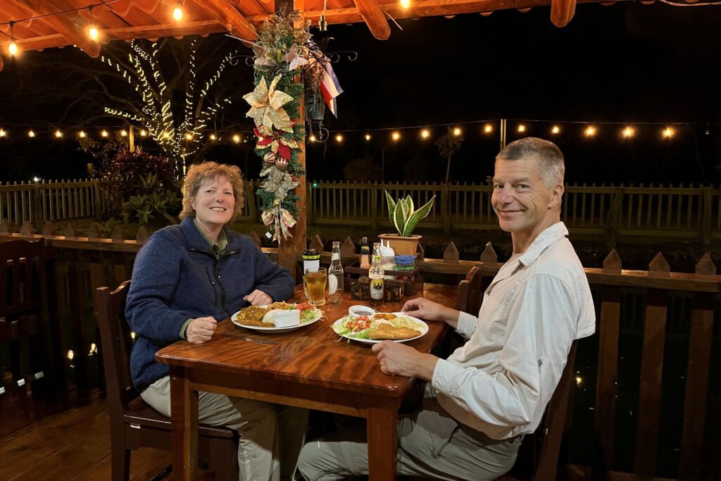 Kamperen in Costa Rica - Diner in het restaurant bij Restaurante & Camping Turin