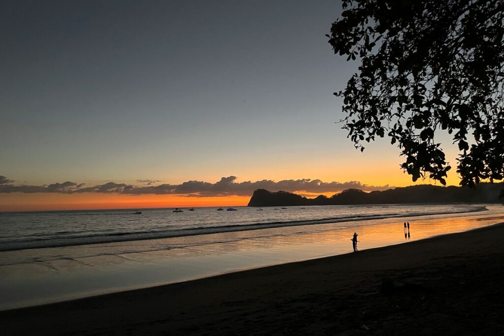 Kamperen in Costa Rica - Zonsondergang boven de zee bij Camping Mirella