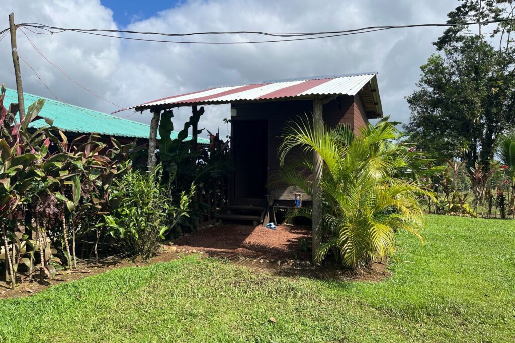 Kamperen in Costa Rica - Cabana bij Camping La Aurora Rio Celeste